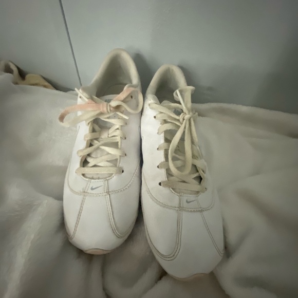 Nike Cheer Unite, cheer shoes, size 9 - Picture 3 of 4